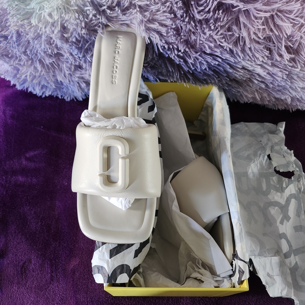 NEW Marc Jacobs Cream Slide Sandals SIZE W10 - Picture 12 of 12